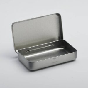 40 x PL633 Plain Silver Pastille tin with hinged lid 115x65x25mm (£0.99 per tin)