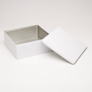 8 x WR229 White Square biscuit tin with Slip Lid 232x217x90mm (£3.89 Per Tin)
